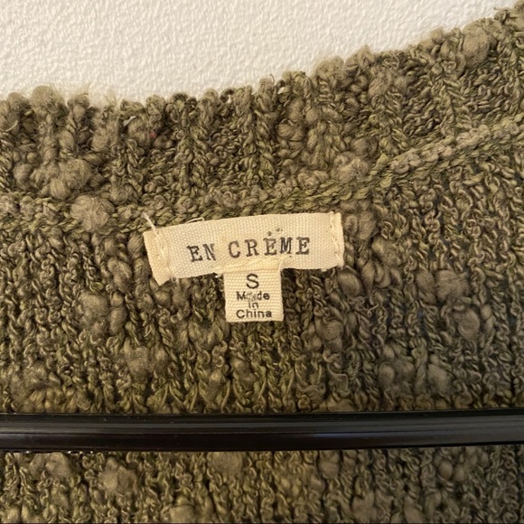 green sweater - Picture 2 of 3